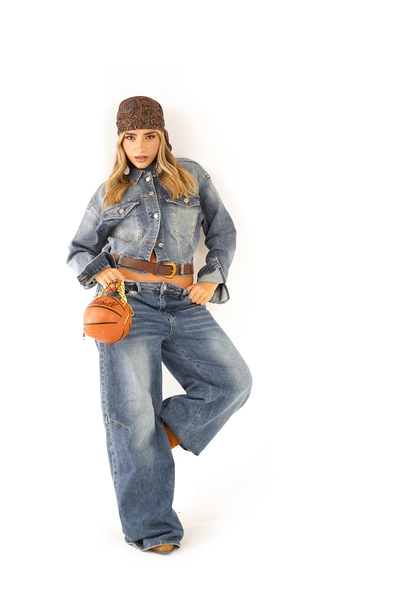 Coordinato in jeans Giacca Cropped e Jeans Wide Leg