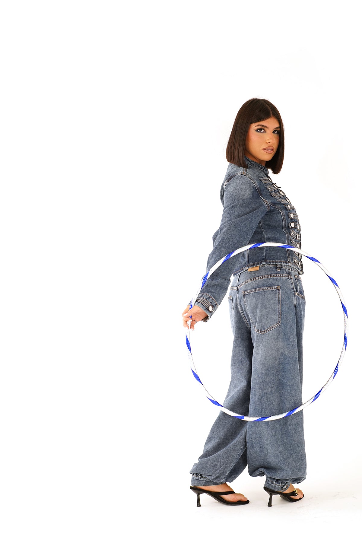 Coordinato denim circense giacca corta e pantaloni wide leg