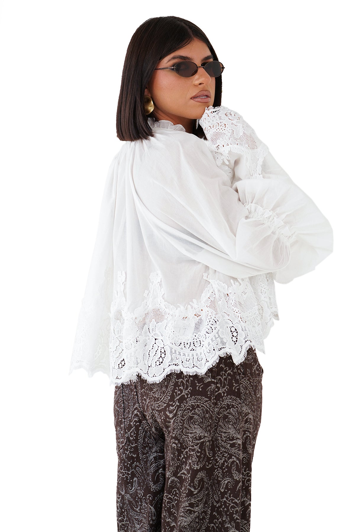 Blusa crop boho chic con maniche in pizzo a campana bianco