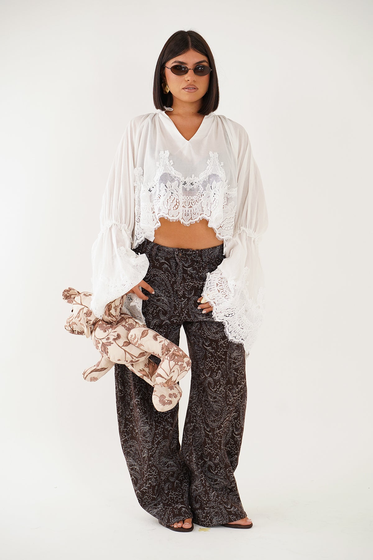 Pantaloni ballon in denim ballon stampa paisley e motivo damascato