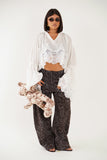 Pantaloni ballon in denim ballon stampa paisley e motivo damascato