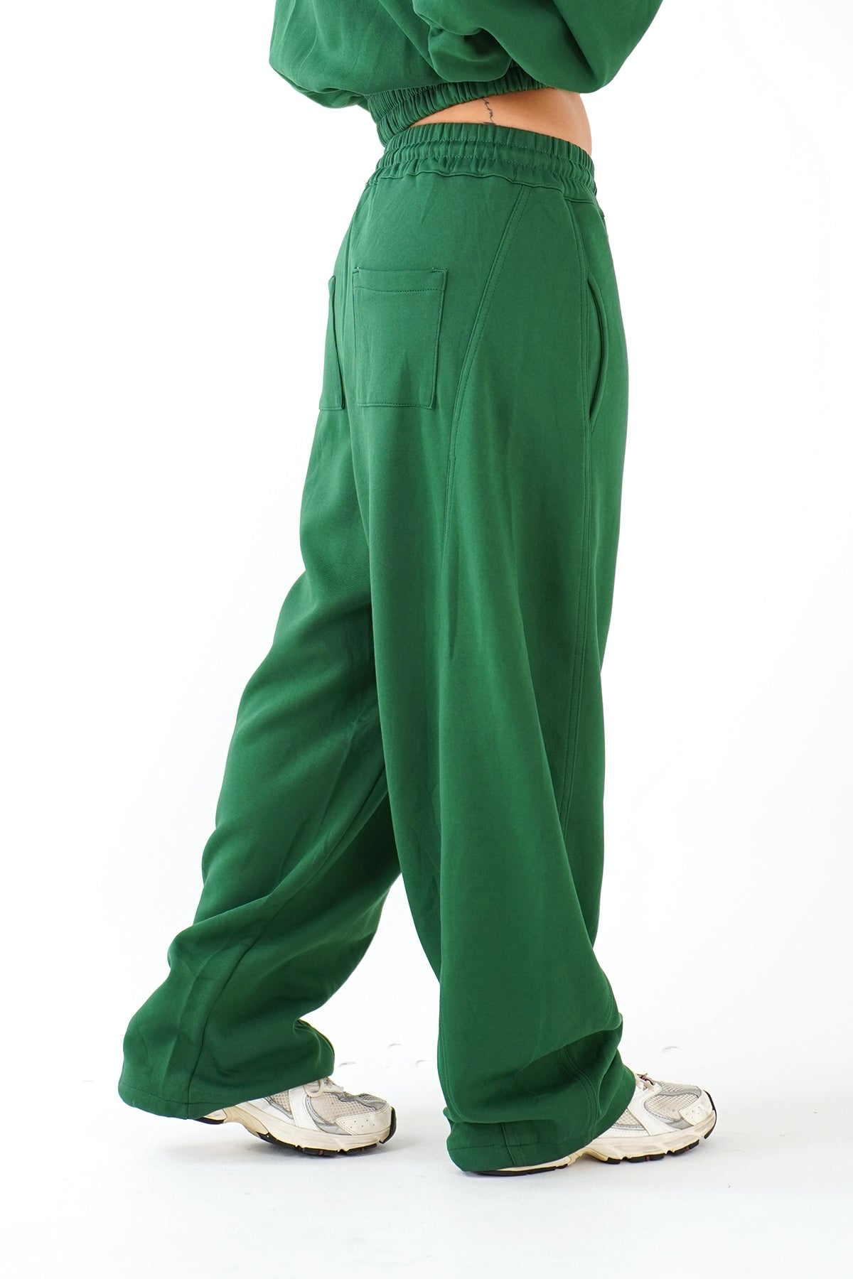 TUTA CALLIOPE VERDE CON CAPPUCCIO E MANICHE ARRICIATE
