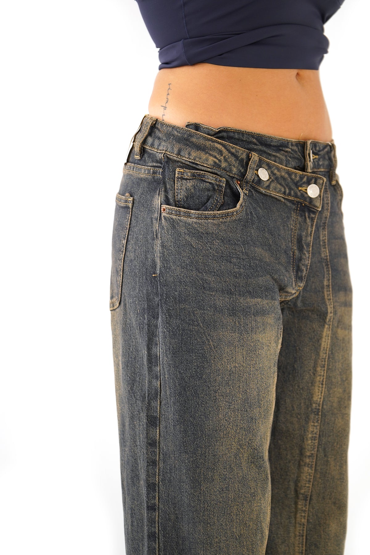 JEANS CROSSOVER SLAVATI WIDE LEG CON ABBOTTONATURA INCROCIATA