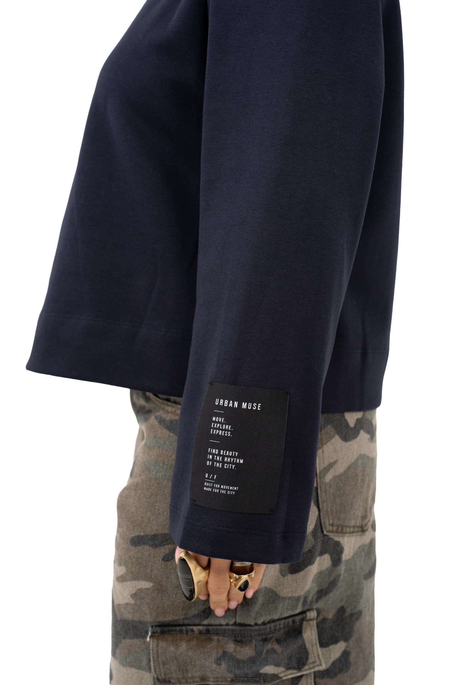 FELPA URBAN MUSE BLU CON ETICHETTA SULLA MANICA TAGLIA UNICA LUMINA