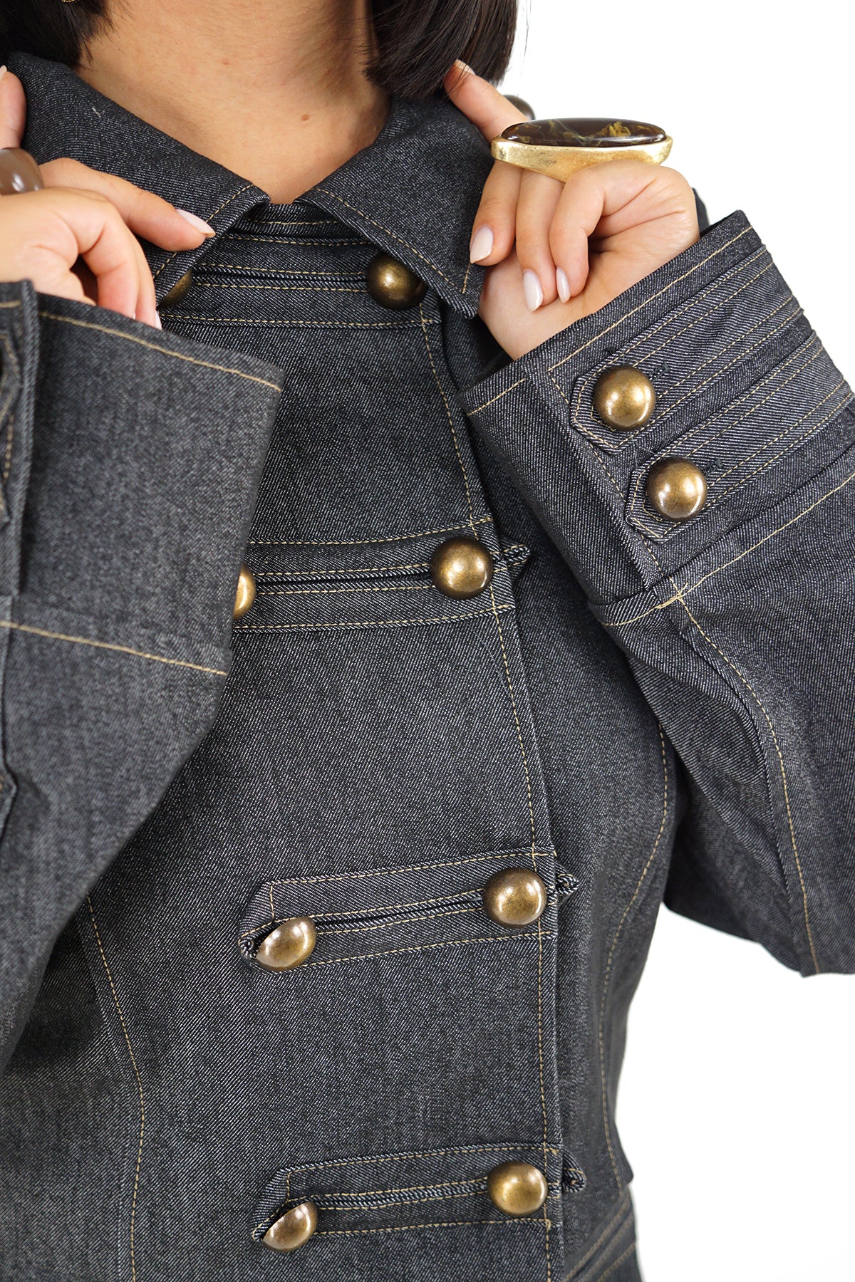 Giacca Cropped Lumina in Denim Scuro Stile Circense con Bottoni