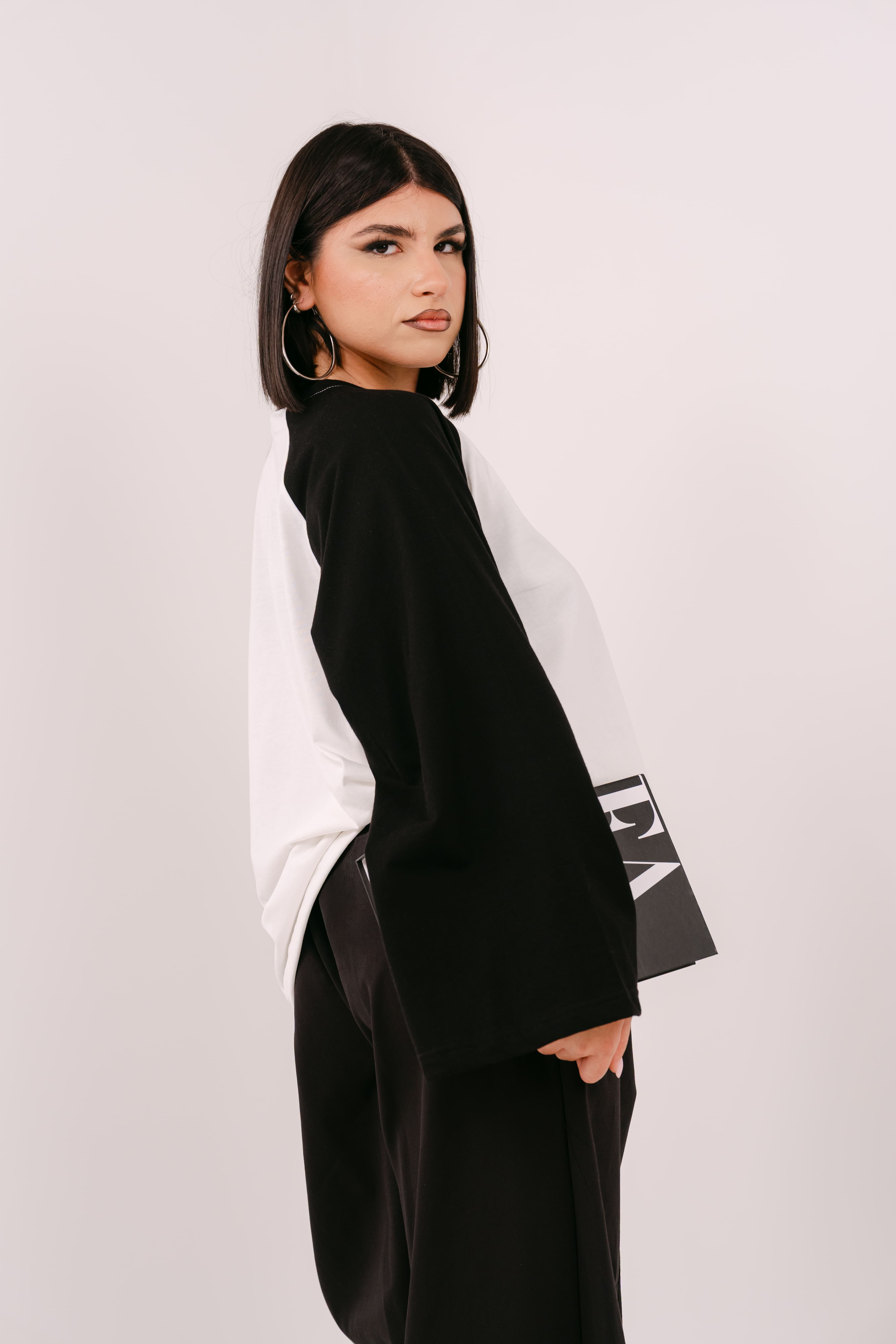MAGLIA BICOLOR BIANCA E NERA TAGLIA UNICA