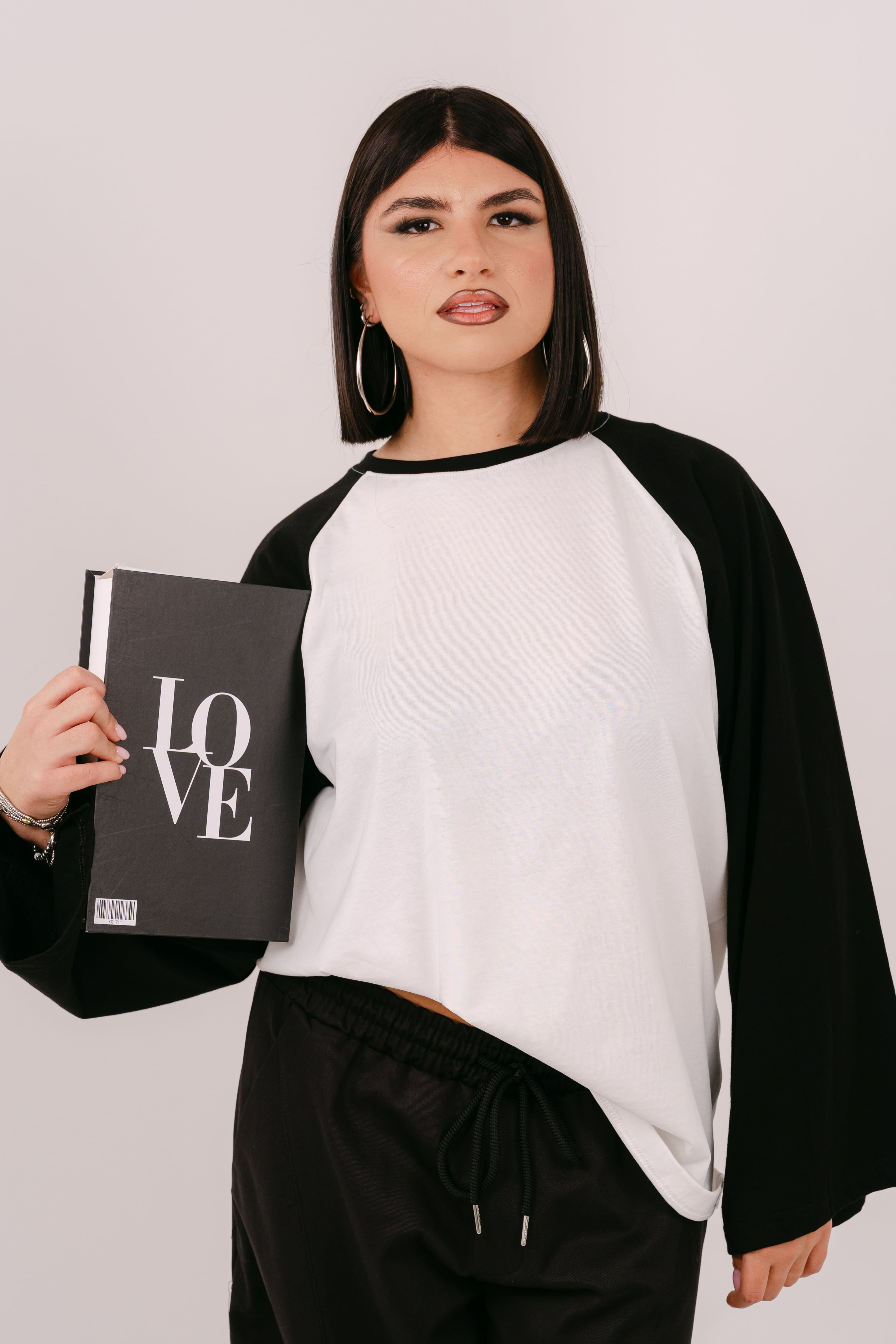 MAGLIA BICOLOR BIANCA E NERA TAGLIA UNICA