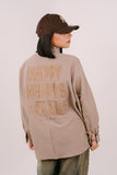 CAMICIA "HAPPY HEARTS CLUB" OVER TORTORA A RIGHE CON SCRITTA SUL RETRO