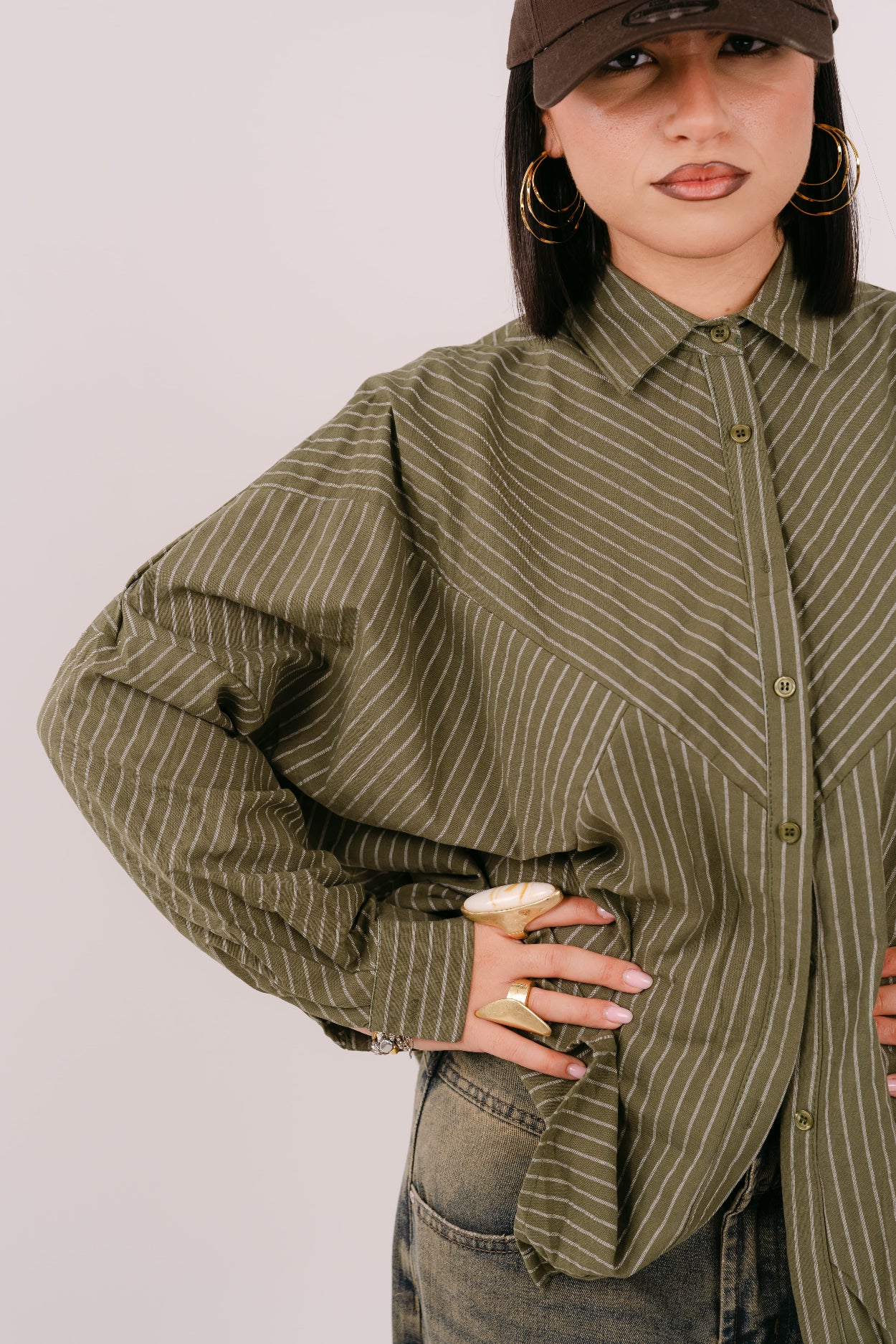 CAMICIA "HAPPY HEARTS CLUB" OVER VERDE A RIGHE CON SCRITTA SUL RETRO