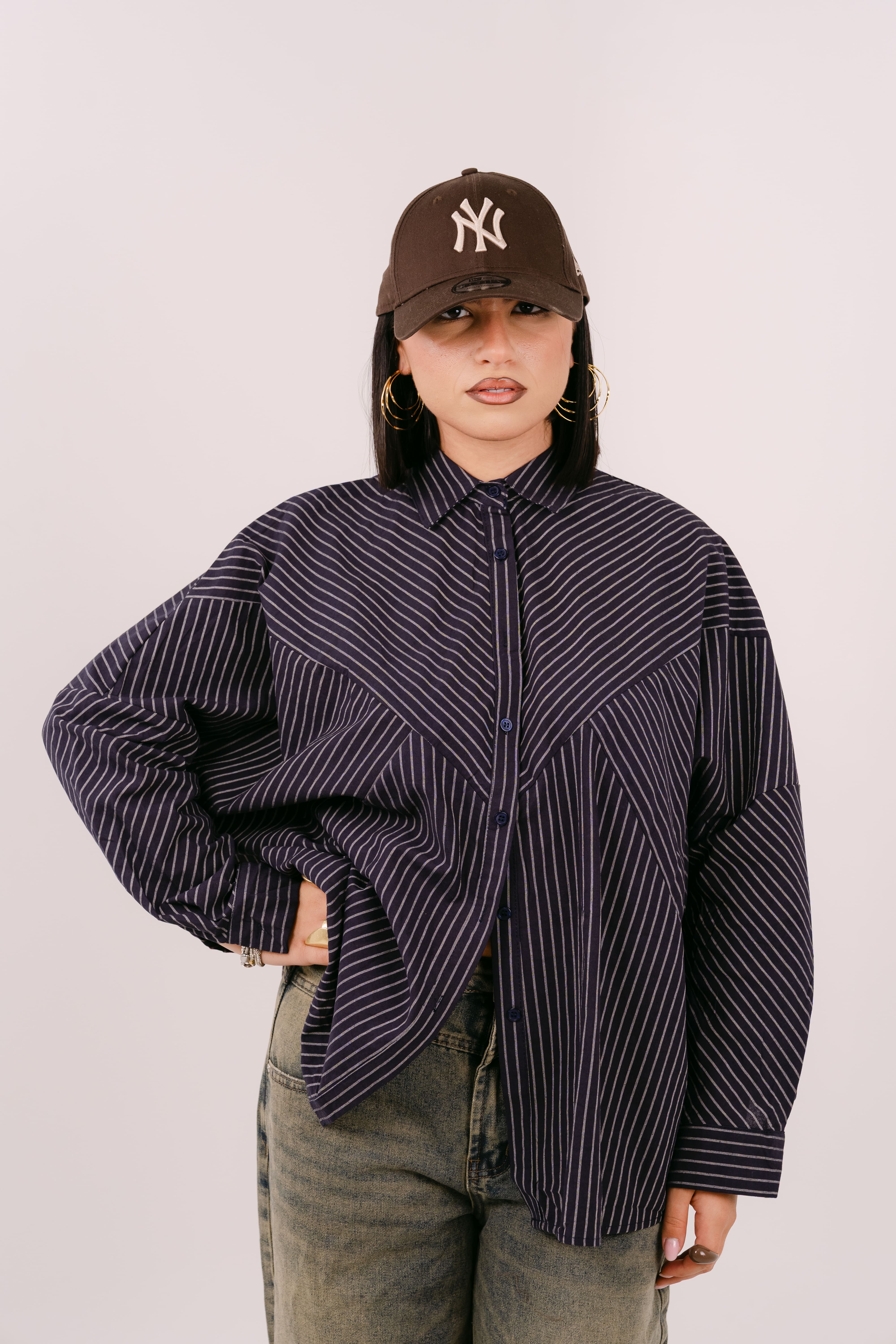 CAMICIA "HAPPY HEARTS CLUB" OVER BLU A RIGHE CON SCRITTA SUL RETRO
