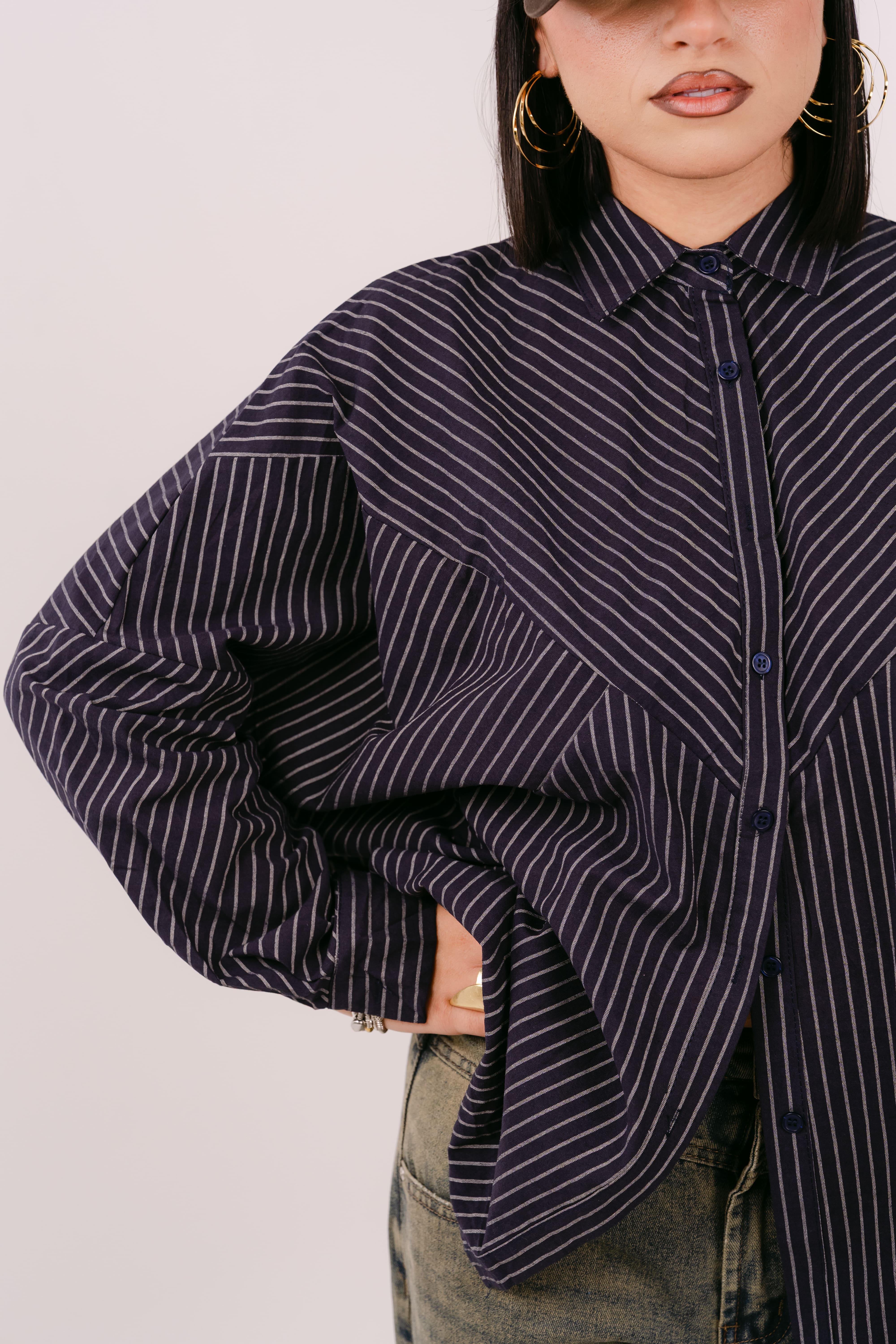 CAMICIA "HAPPY HEARTS CLUB" OVER BLU A RIGHE CON SCRITTA SUL RETRO
