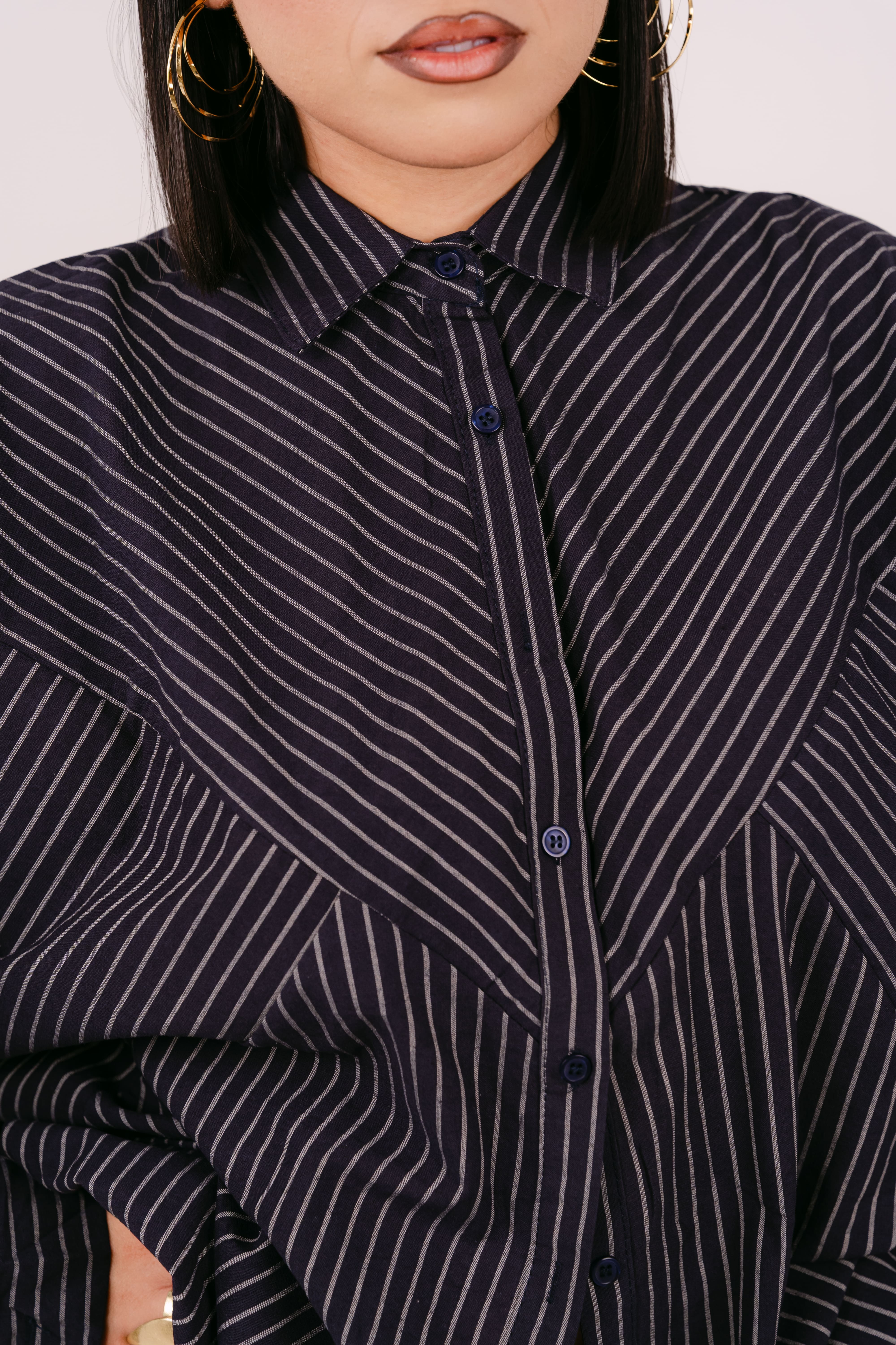 CAMICIA "HAPPY HEARTS CLUB" OVER BLU A RIGHE CON SCRITTA SUL RETRO