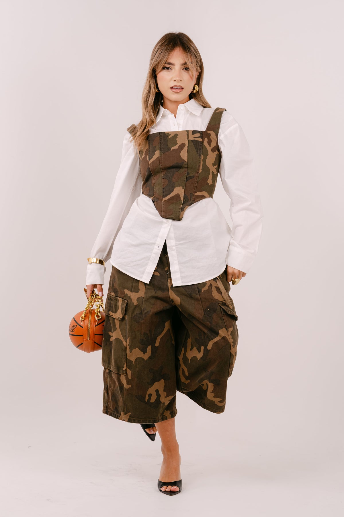 COORDINATO MIMETICO CAMOUFLAGE CON CORSETTO E BERMUDONE CARGO BAGGY