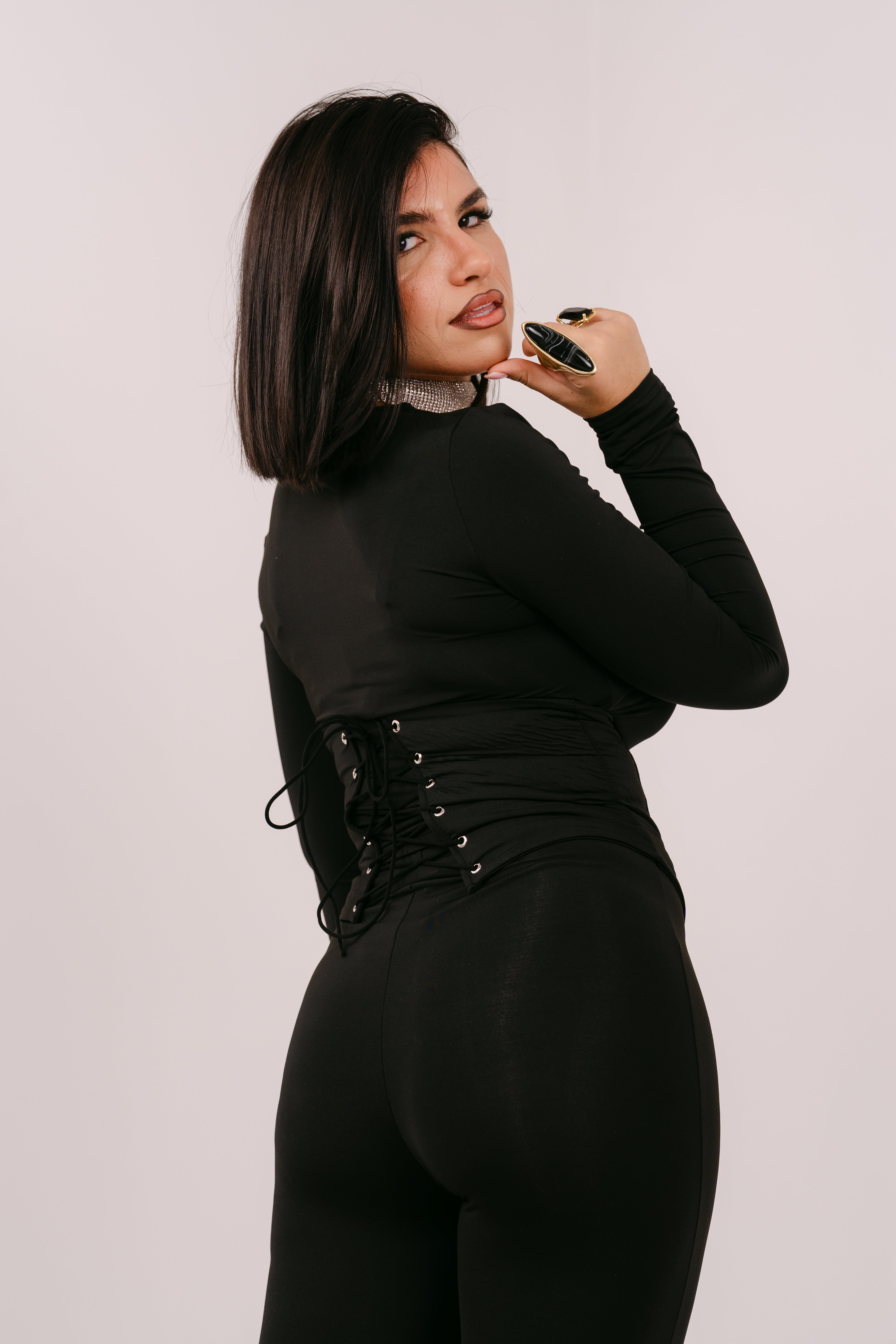 SET TRE PEZZI BRENDA NERO CON MAGLIA CORTA,BUSTINO E LEGGINGS CAPRI