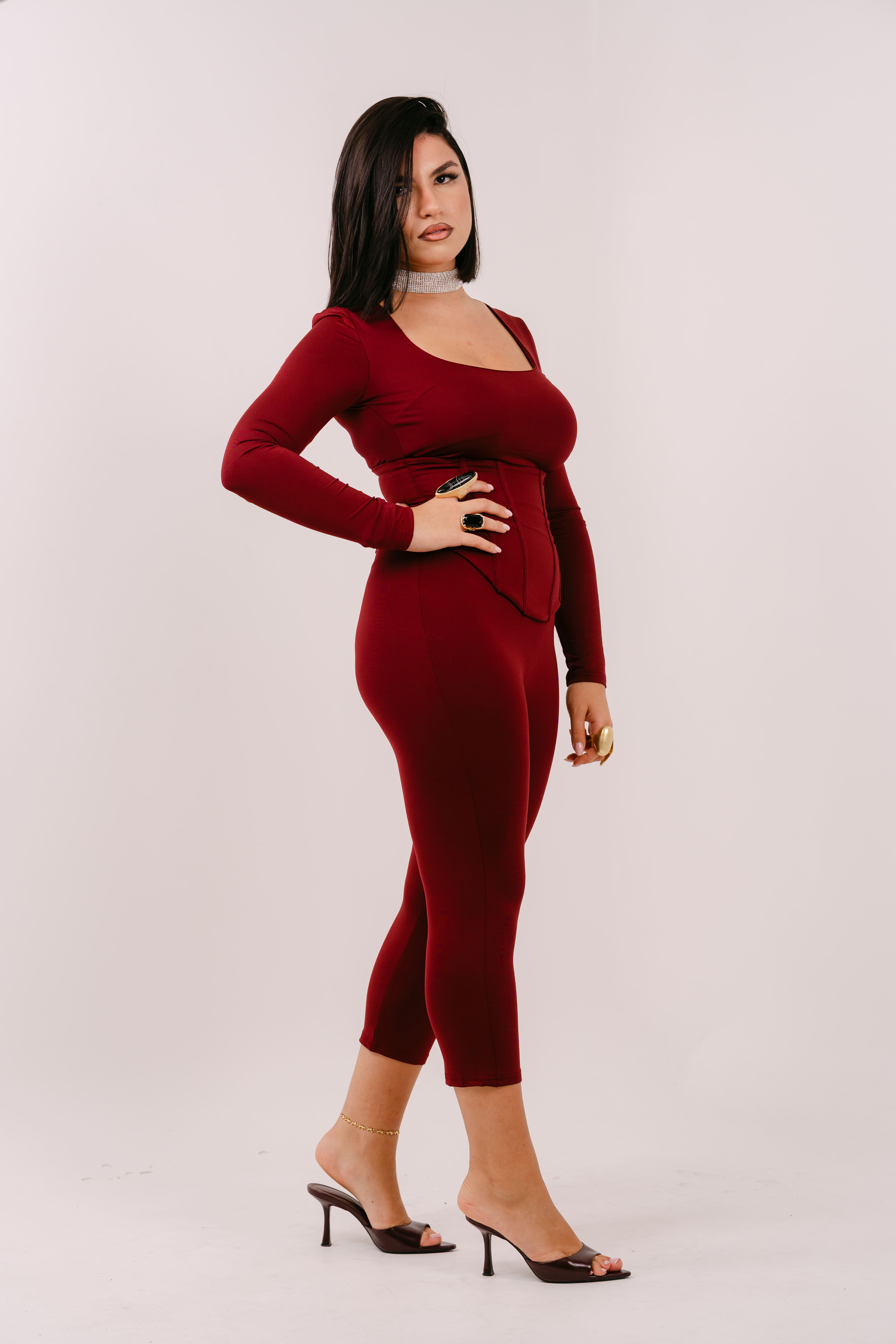 SET TRE PEZZI BRENDA BORDEAUX CON MAGLIA CORTA,BUSTINO E LEGGINGS CAPRI