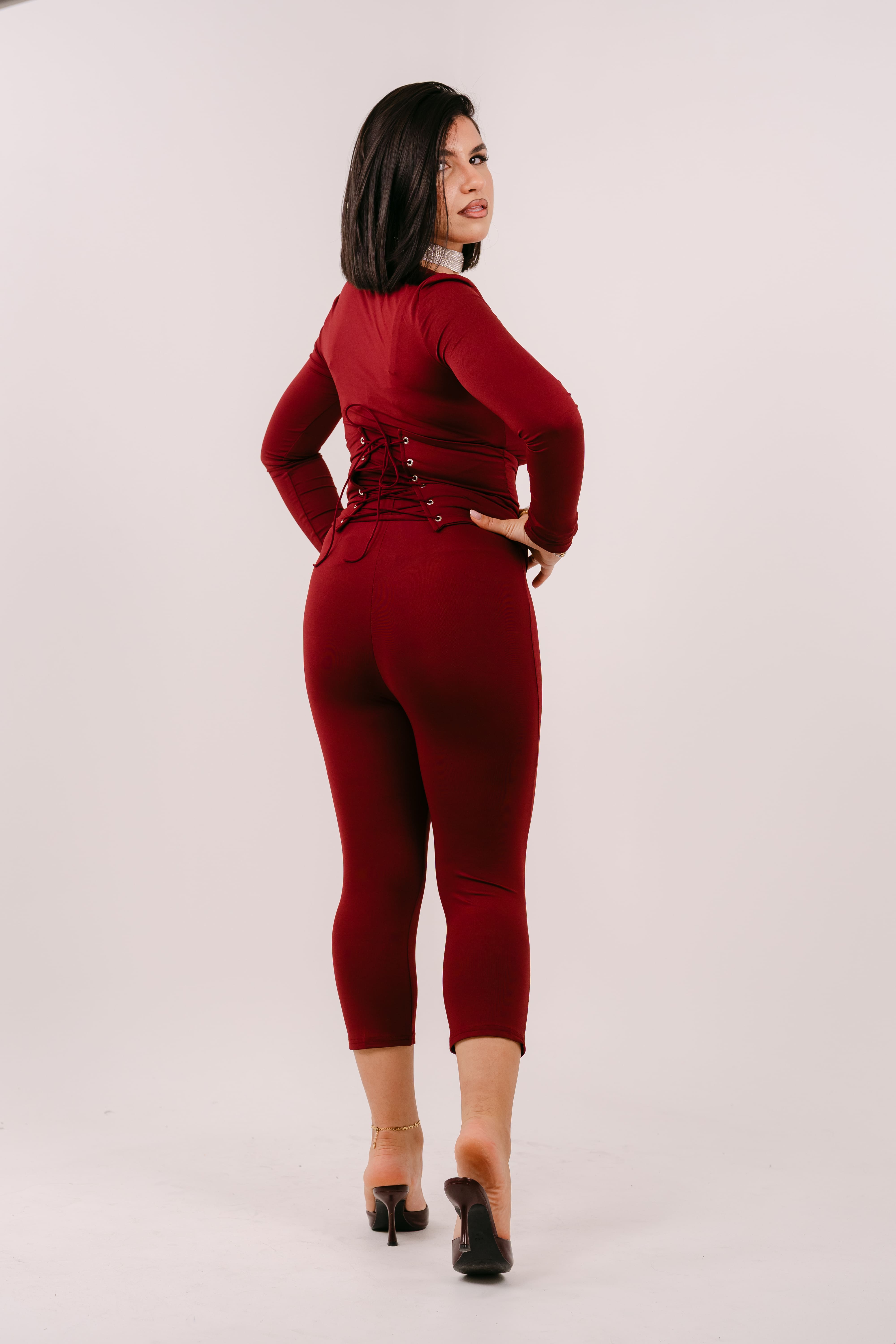 SET TRE PEZZI BRENDA BORDEAUX CON MAGLIA CORTA,BUSTINO E LEGGINGS CAPRI