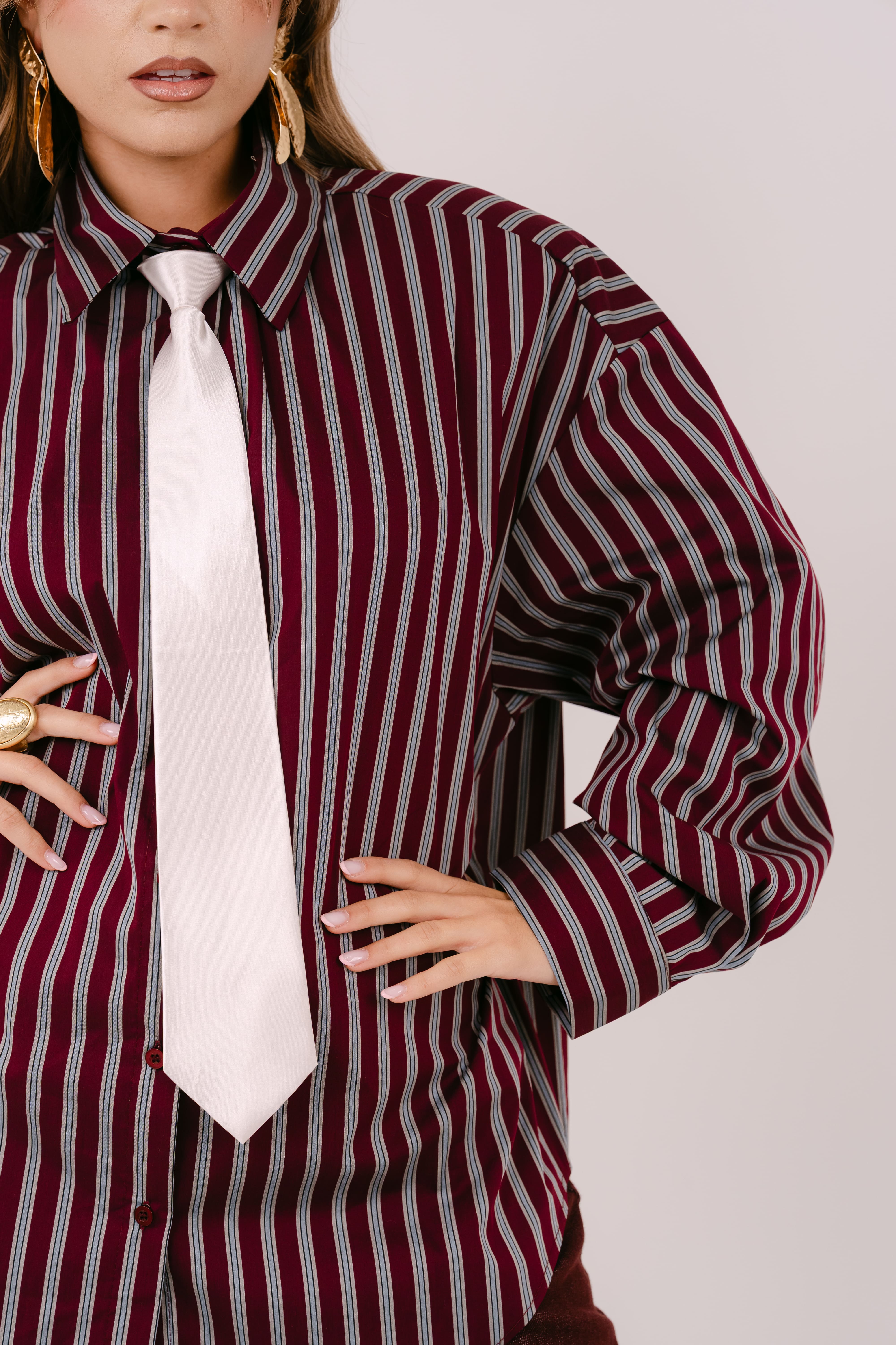 CAMICIA PERLA BORDEAUX CELESTE OVERSIZE RIGATA CON SPALLINE IMBOTTITE TAGLIA UNICA JUST WEST