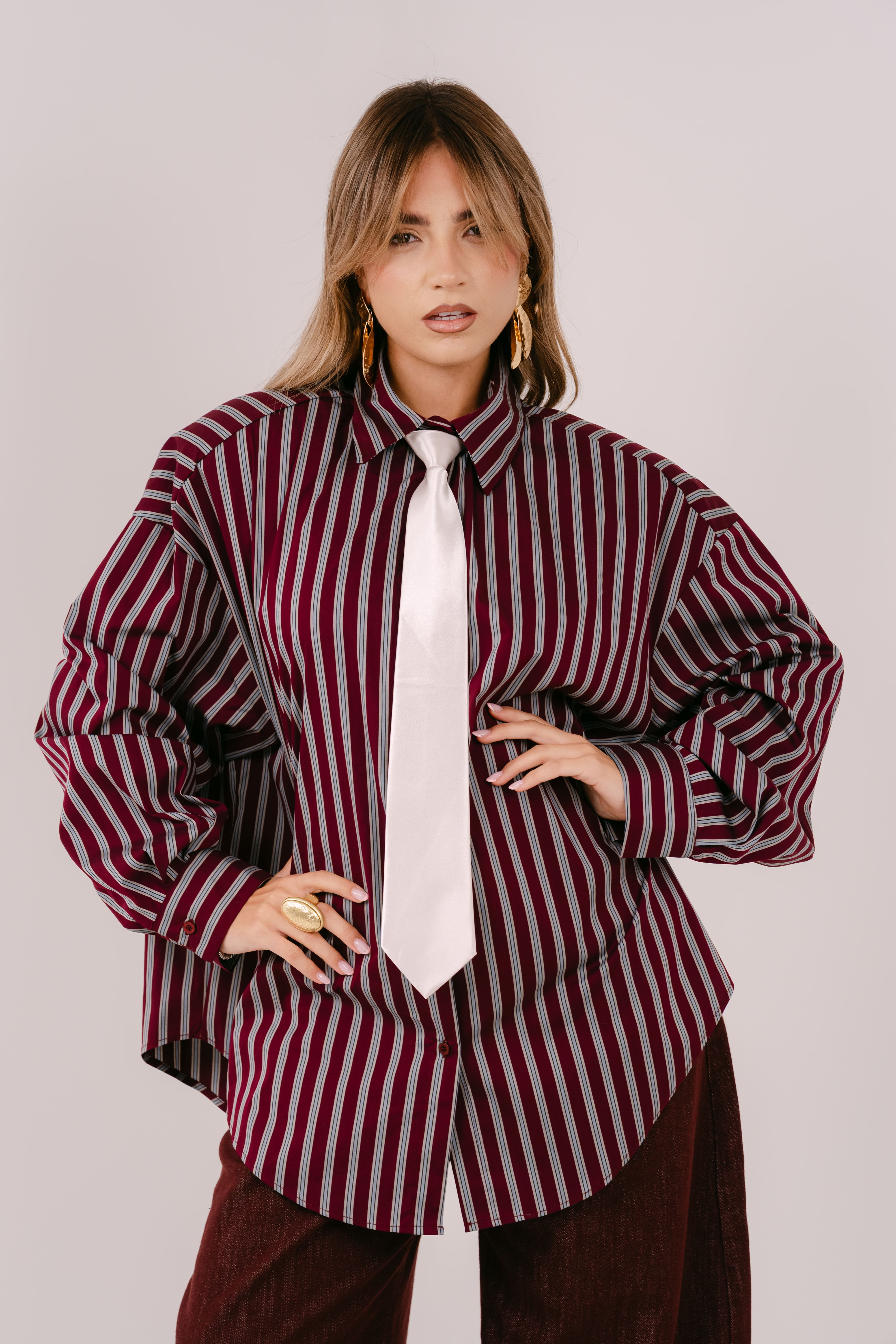 CAMICIA PERLA BORDEAUX CELESTE OVERSIZE RIGATA CON SPALLINE IMBOTTITE TAGLIA UNICA JUST WEST