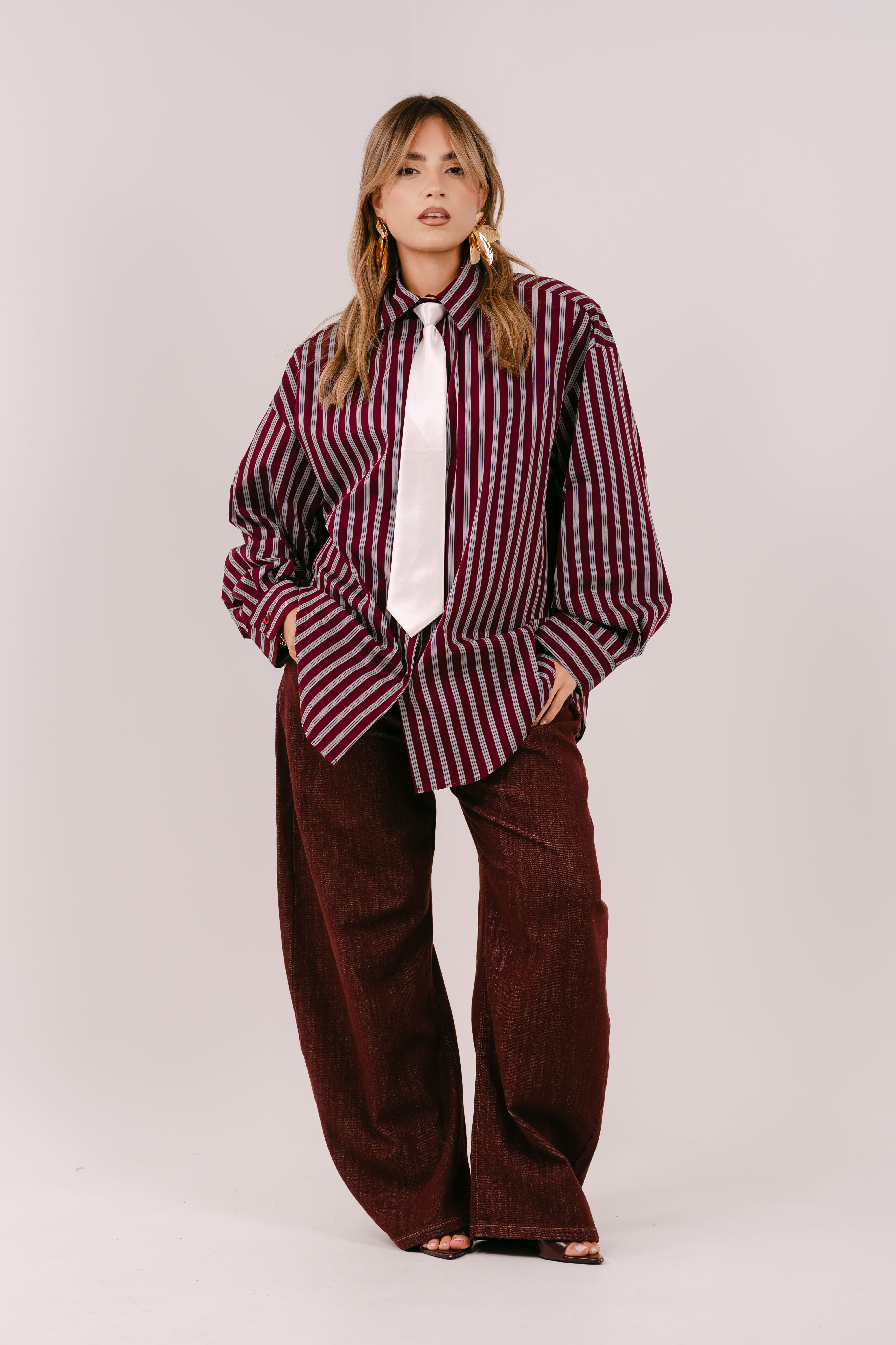 CAMICIA PERLA BORDEAUX CELESTE OVERSIZE RIGATA CON SPALLINE IMBOTTITE TAGLIA UNICA JUST WEST