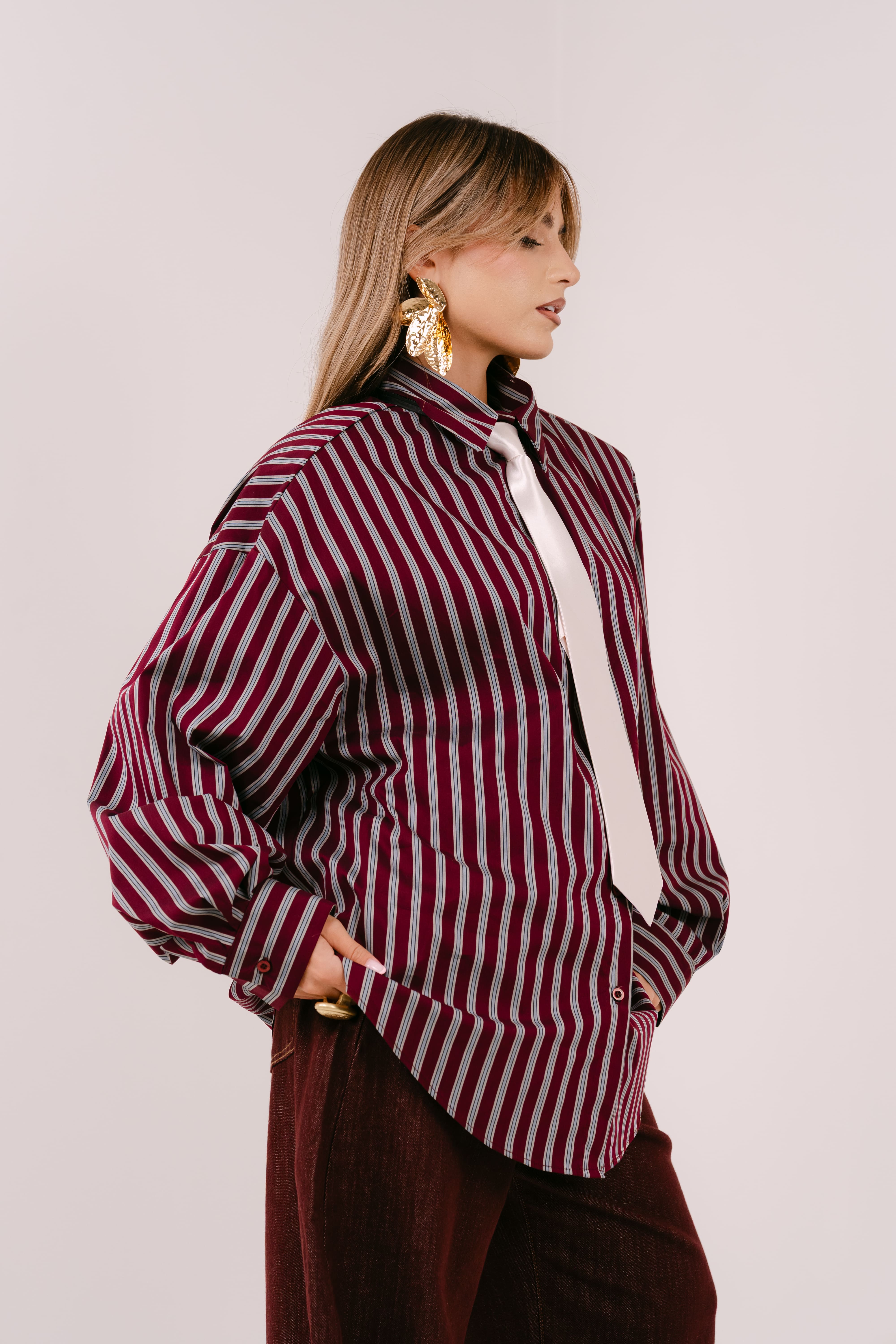 CAMICIA PERLA BORDEAUX CELESTE OVERSIZE RIGATA CON SPALLINE IMBOTTITE TAGLIA UNICA JUST WEST
