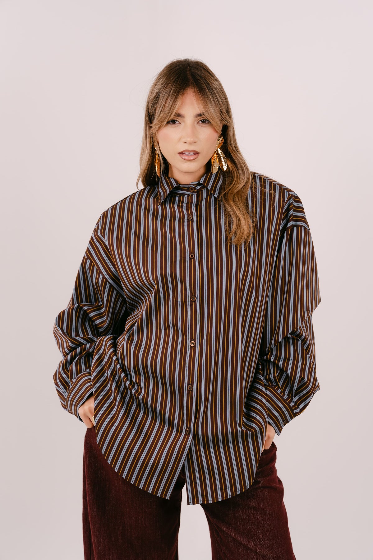 CAMICIA PERLA MARRONE CELESTE OVER RIGATA CON SPALLINE IMBOTTITE TAGLIA UNICA JUST WEST