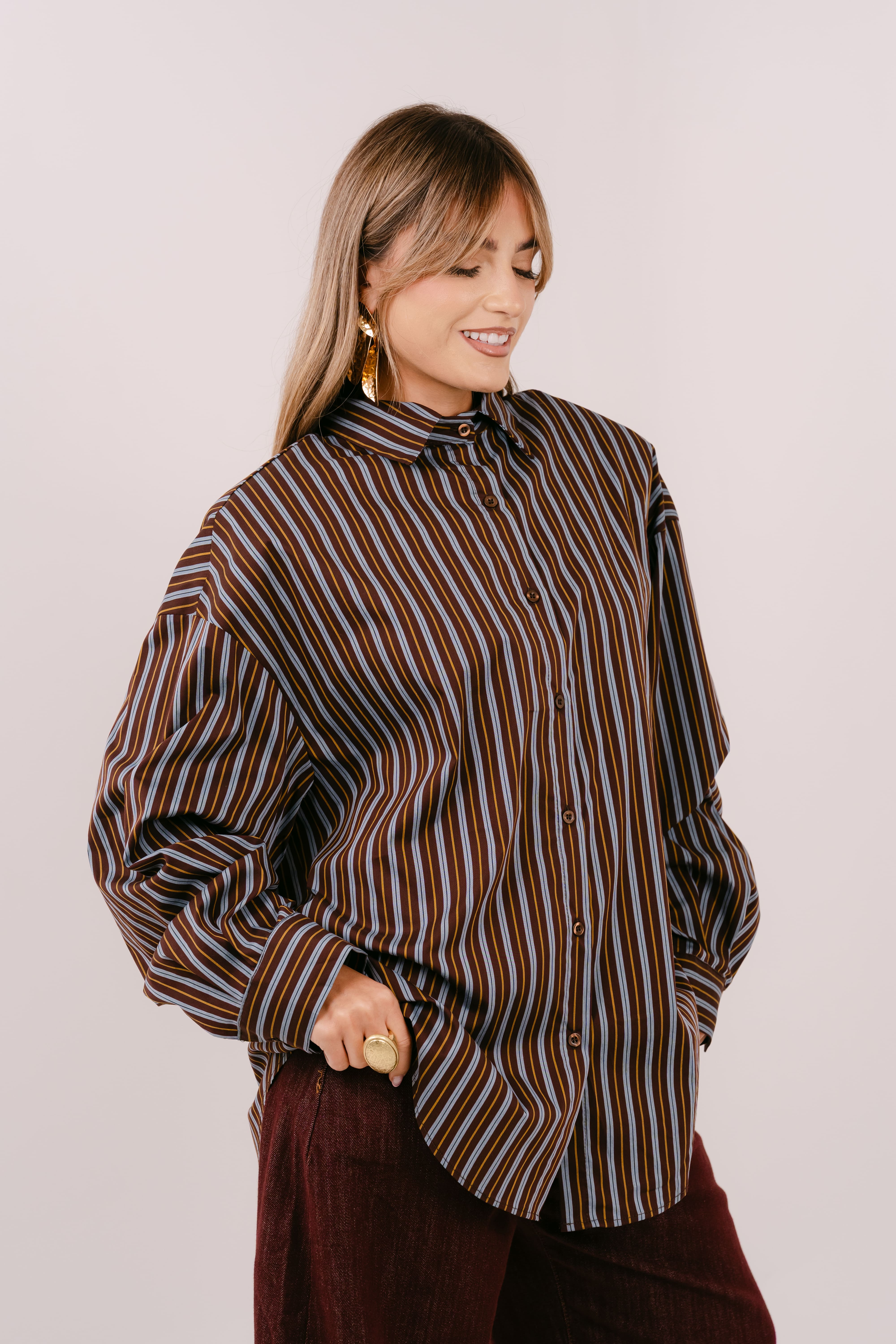 CAMICIA PERLA MARRONE CELESTE OVER RIGATA CON SPALLINE IMBOTTITE TAGLIA UNICA JUST WEST