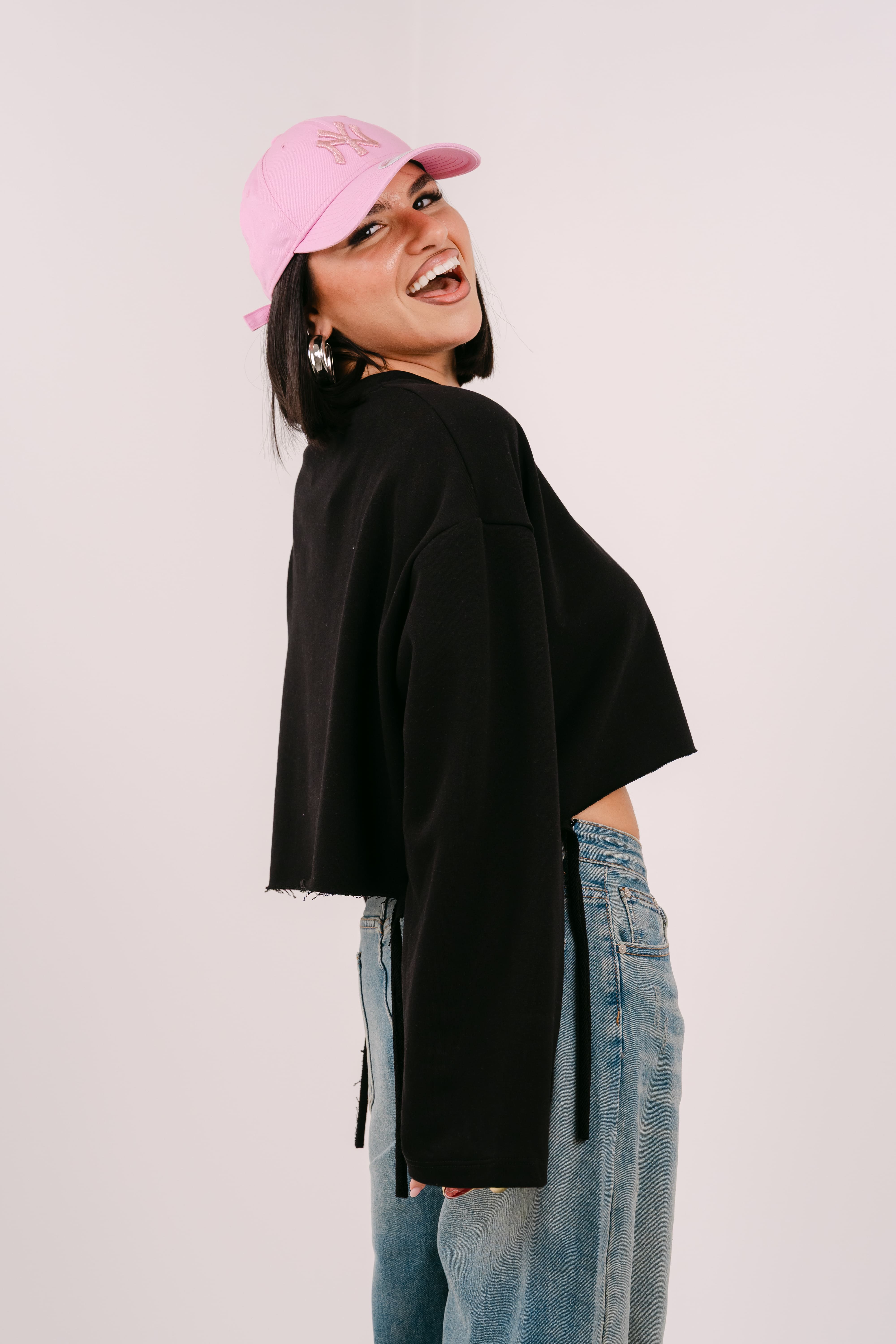 FELPA CROP ELSA NERA JUSTWEST OVERSIZE CON STRAPPI TAGLIA UNCA